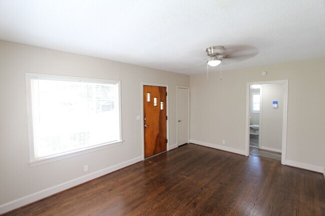 Building Photo - Belview Beauty!  Cute ! Cute! Cute! New on the Market and Newly Renovated!