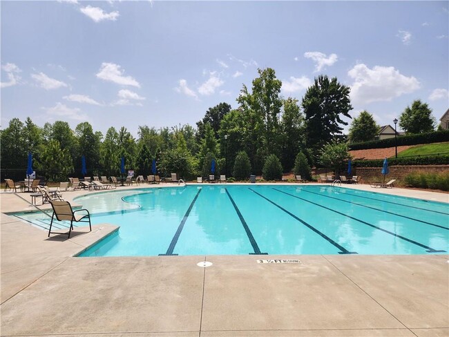 Building Photo - 4045 Brookview Dr