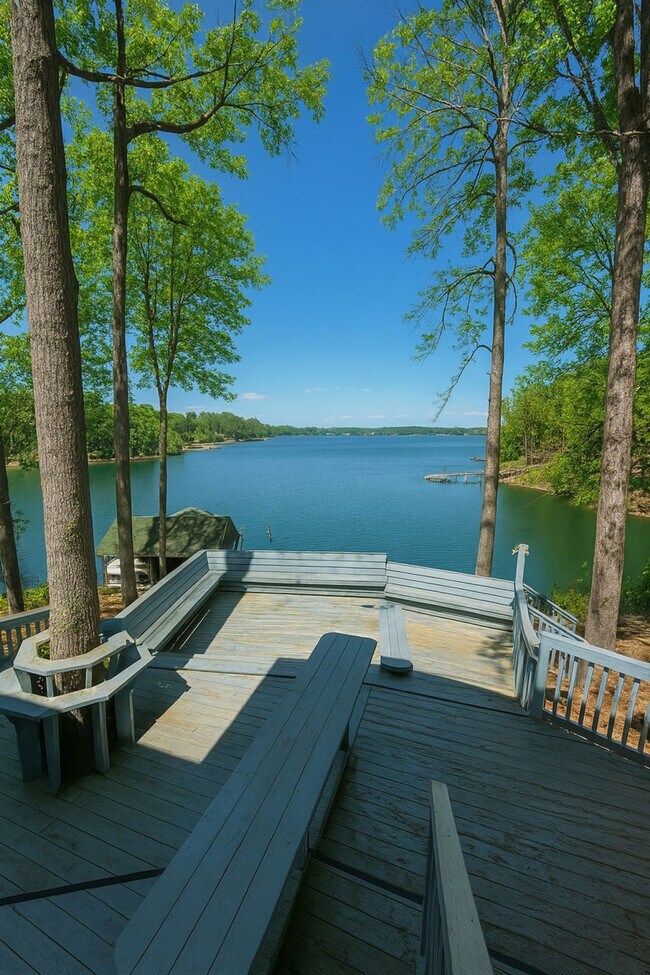 Building Photo - 152 Barksdale Ln