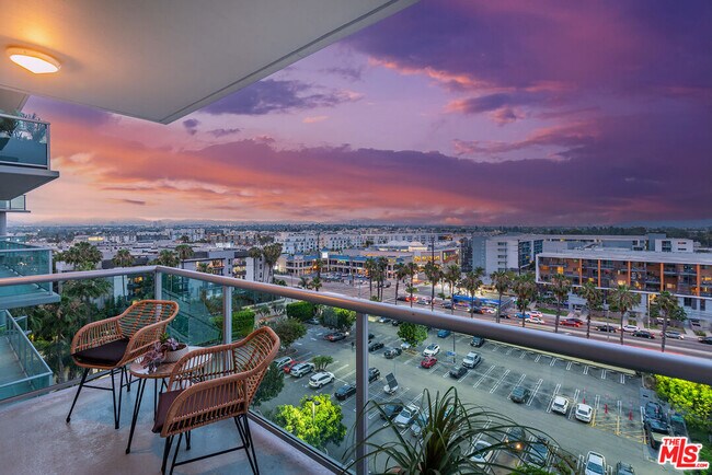 Building Photo - 13600 Marina Pointe Dr