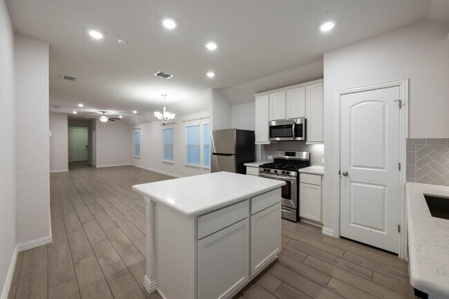Building Photo - 2089 Egret Ave