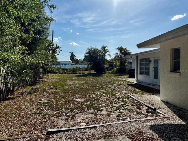 Building Photo - 2624 Sunnybrook Dr