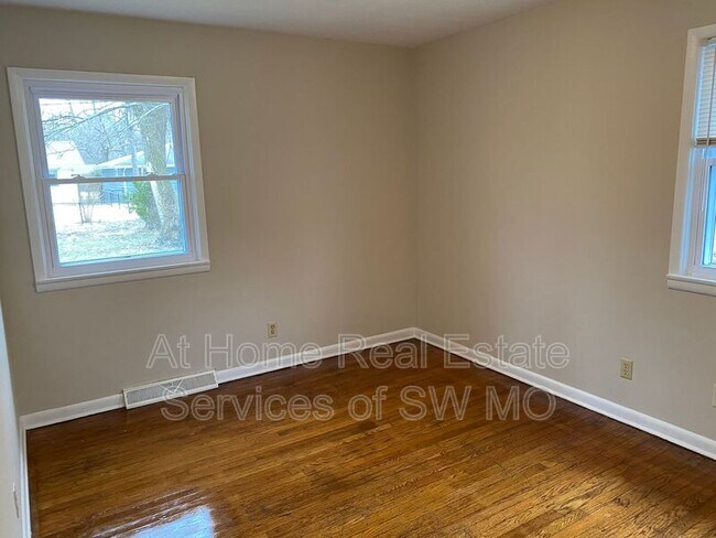 Building Photo - 1468 E Seminole St