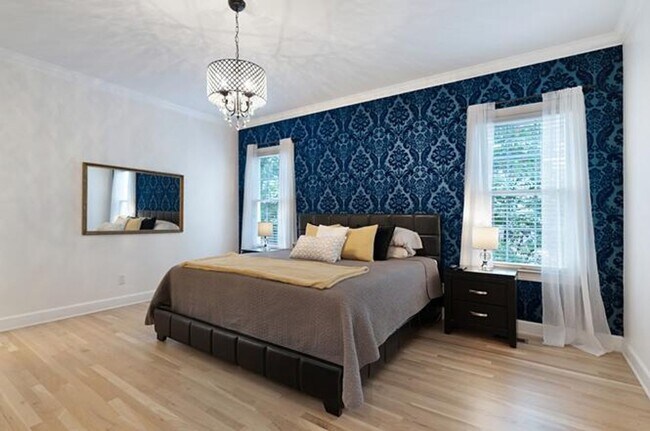 Building Photo - Stunning 5BR Executive Style Home in Brentwood