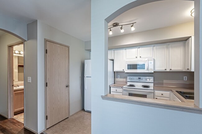 Building Photo - Wonderful Townhome in Browns Point with VI...