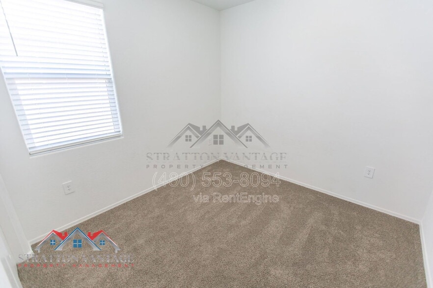 Building Photo - 1330 W Hess Ave