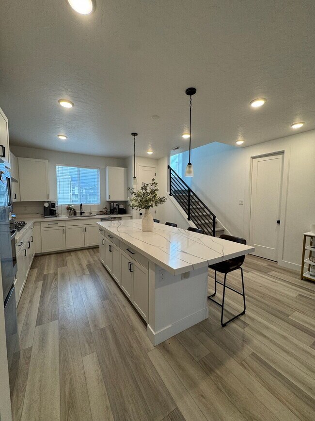 Building Photo - "Spacious 4-Bed Townhouse with Scenic Views & Rooftop Patio in American Fork!"