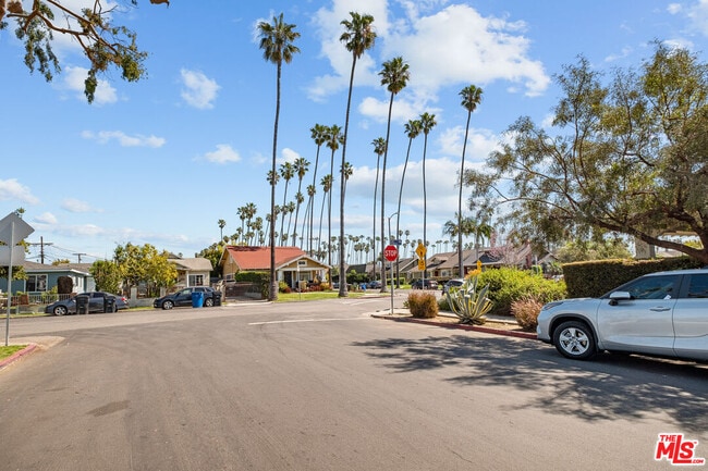 Building Photo - 2422 W 30th St