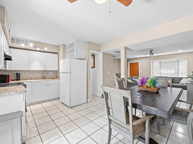 Building Photo - 3609 Townhouse Ct