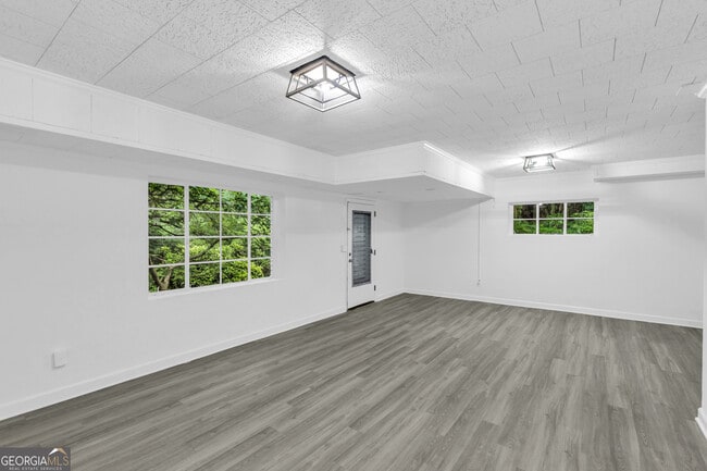 Building Photo - 5095 S Trimble Rd