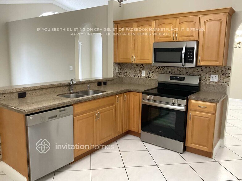 Building Photo - 2794 SW 183rd Ave