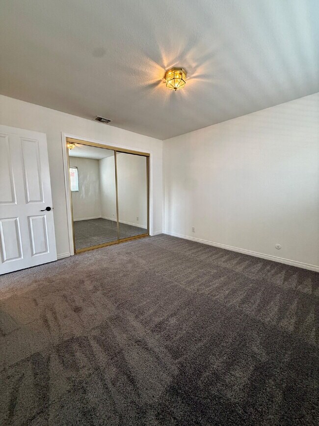Building Photo - "Spacious 4-Bedroom Gem with 3 Full Baths in Cypress!"