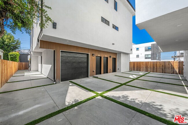 Building Photo - 6212 Banner Ave