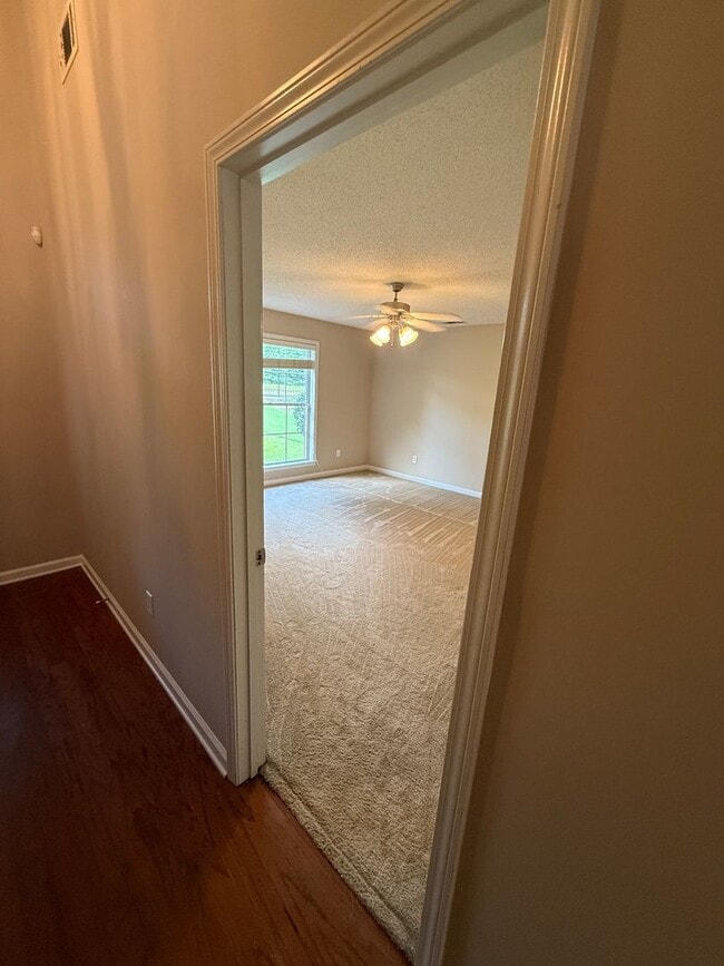 Building Photo - ADORABLE TWO STORY HOME IN GREAT LOCATION!