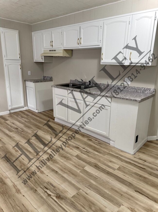 Building Photo - Three Bedroom Home - North