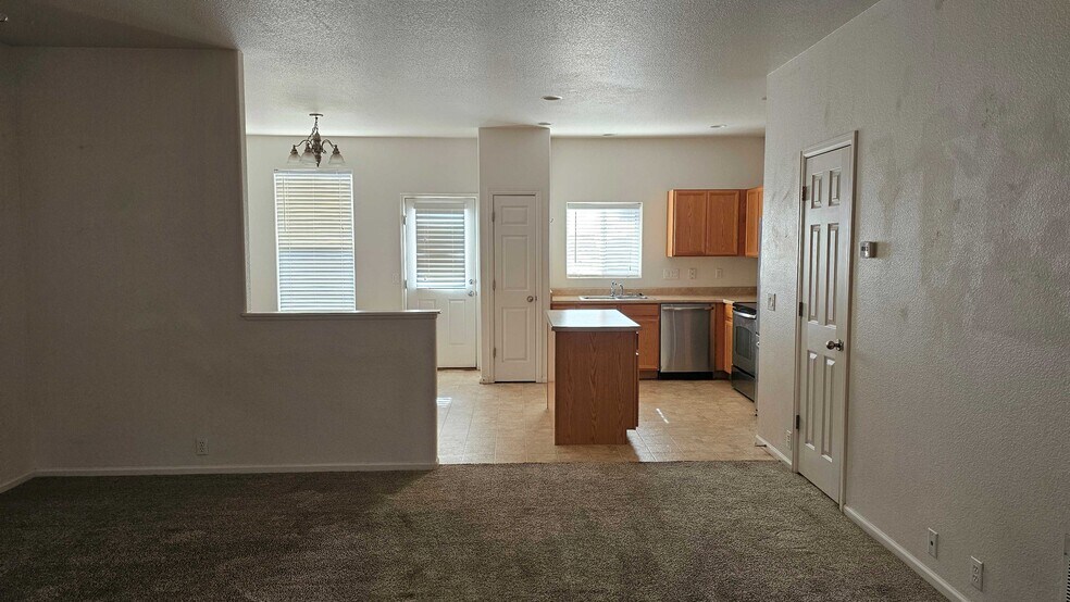 Kitchen / Dining w Pantry - 2761 Tumblewood Grv