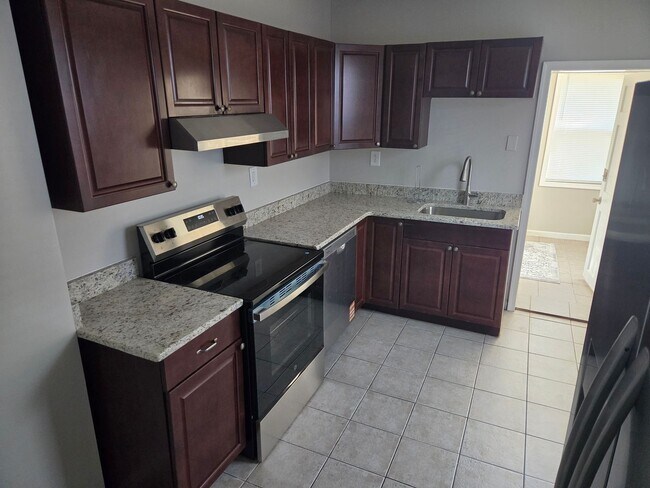 Building Photo - 1317 Linden St