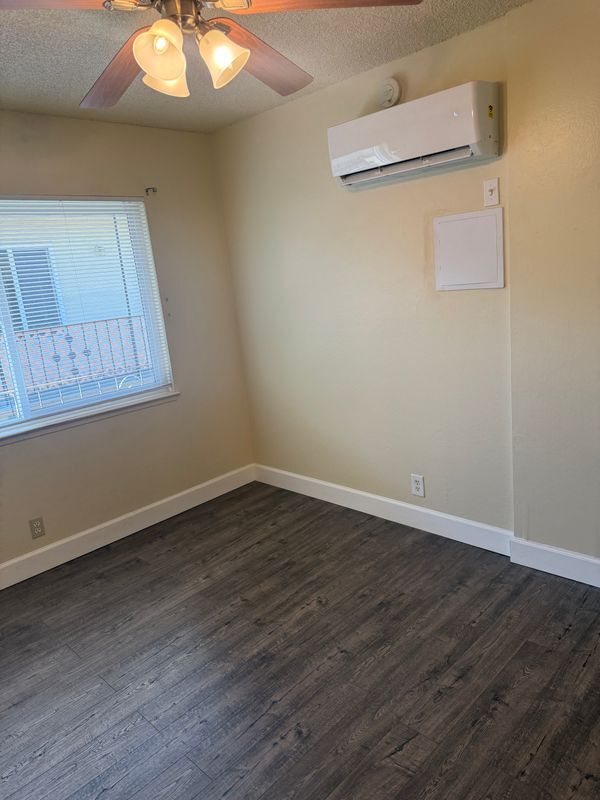 Building Photo - 1099 Roewill Dr