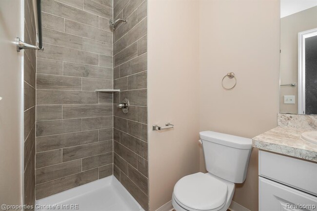 Building Photo - 33829 Pondview Cir