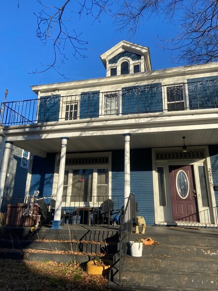 Curbside view - 2915 Griffin Avenue