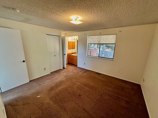 Building Photo - 4BR | 3BA Spacious House with Large Backyard