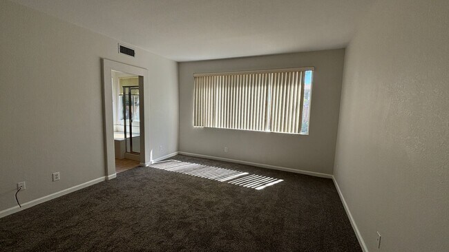 Building Photo - Adorable Four Bedroom home ready for its forever family!