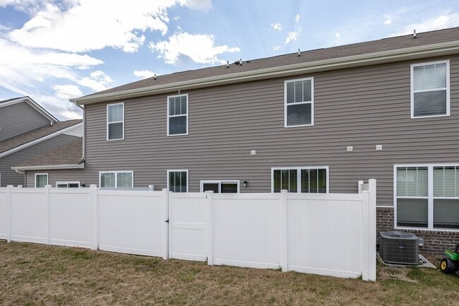 Building Photo - 717 Mickelson Wy