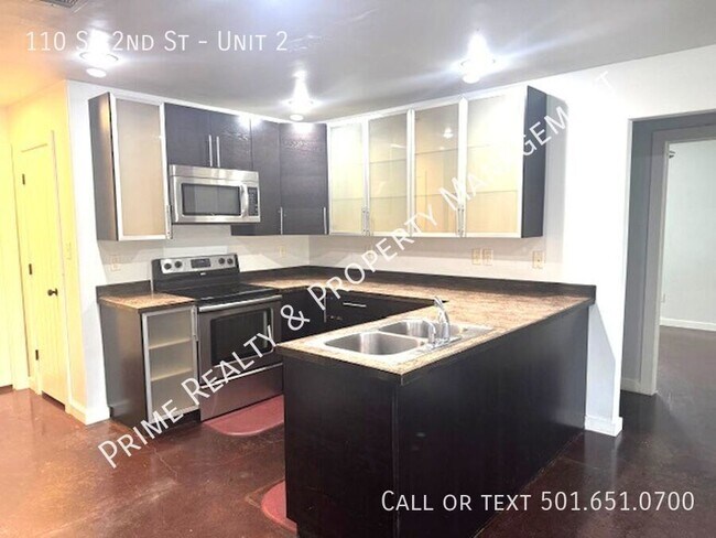 Building Photo - 110 SE 2nd St