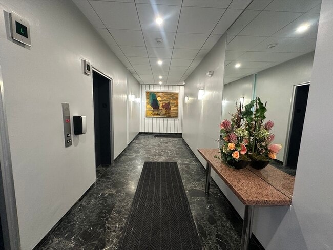 Building Photo - 566 Commonwealth Ave