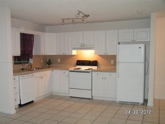 Building Photo - 28155 SW 142nd Ct