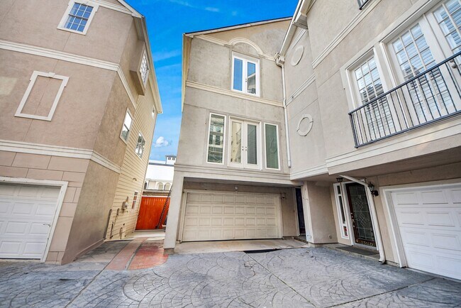 Building Photo - 2314 Dorrington St