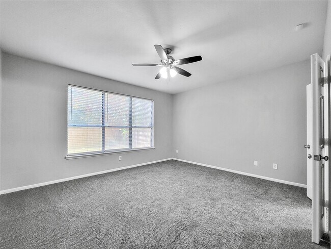 Building Photo - 7026 Blanco Pines Dr