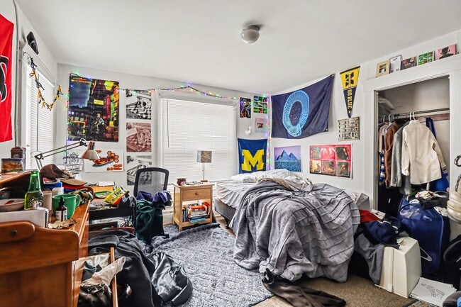 Building Photo - 606 Catherine St