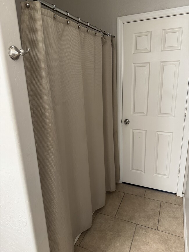 Building Photo - 8712 W Hammond Ln