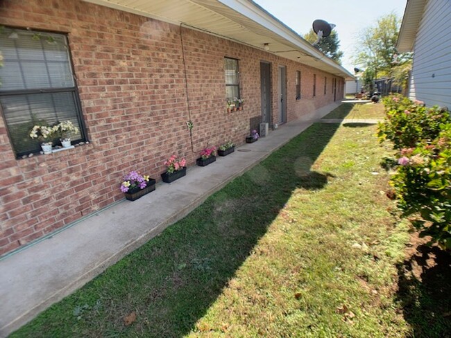 Building Photo - Sunvilla Apartments