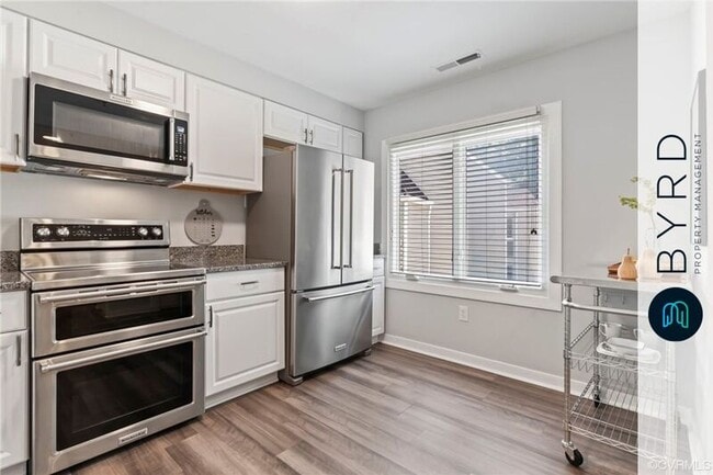 Building Photo - 206 Water Pointe Ct