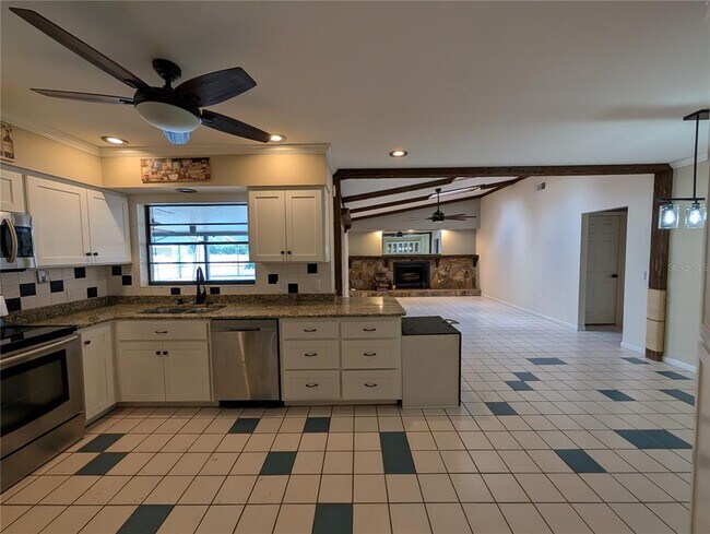 Building Photo - 1117 Lakemont Dr