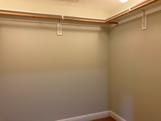 Large walk in closet in master - 5037 Rosewood Ave