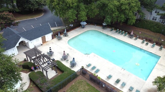 Building Photo - 1777 Forest Side Ln