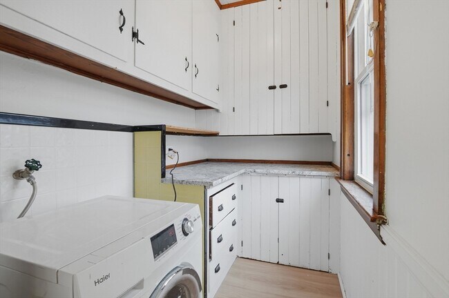 Building Photo - 34 King Philip Rd