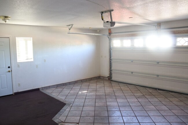 Building Photo - Santa Fe Style Home