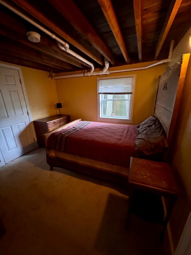 Building Photo - Spacious 3-Bedroom| Downtown Newnarket| Available NOW!