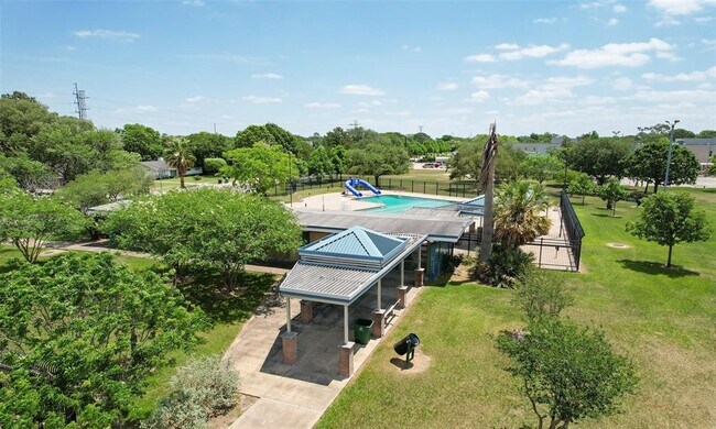 Building Photo - 5923 Dawnridge Dr