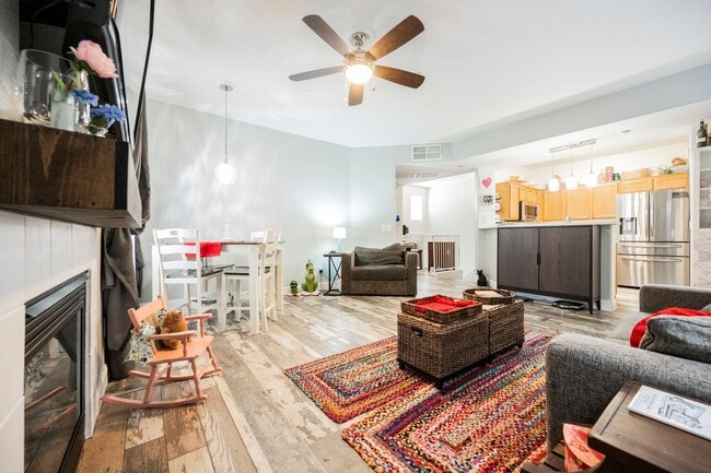 Building Photo - Beautiful 2 bedroom condo-North Las Vegas