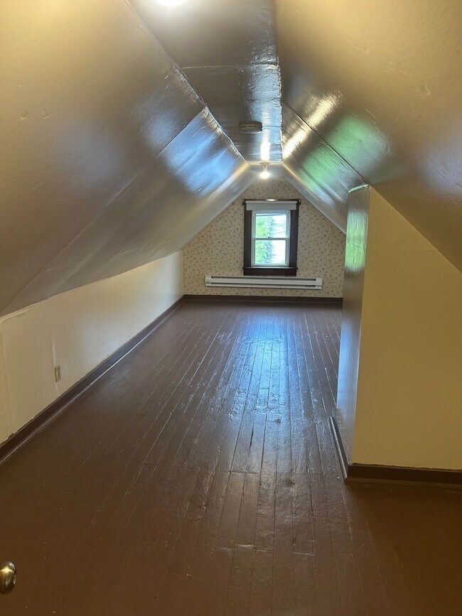Building Photo - 728 7th St