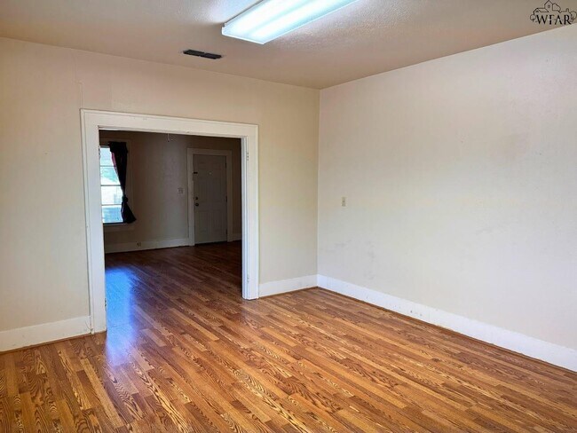 Building Photo - 1825 11th St