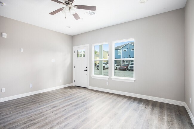Building Photo - 5262 Ella Blvd
