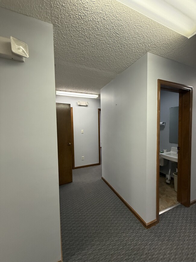 Building Photo - 1010 N University Blvd