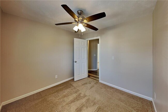 Building Photo - 3193 English Ivy Ln