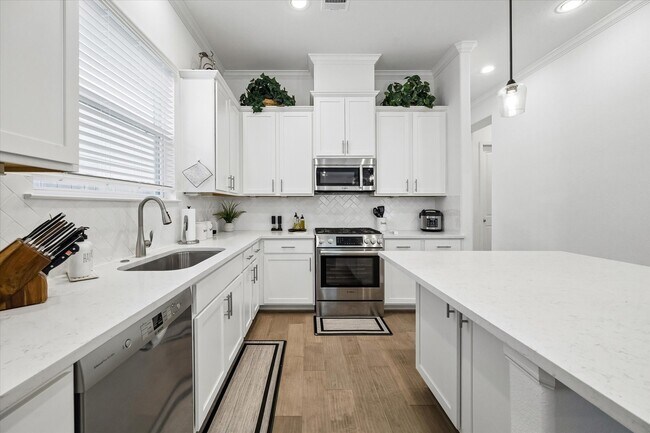 Building Photo - 311 Sikes St